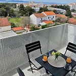 Lovre - Sea View And Private Parking Apartment