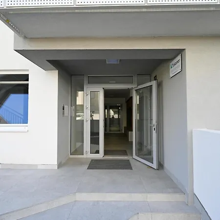 Lovre - Sea View And Private Parking Apartment Zadar