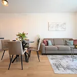 Lovre Apartman *