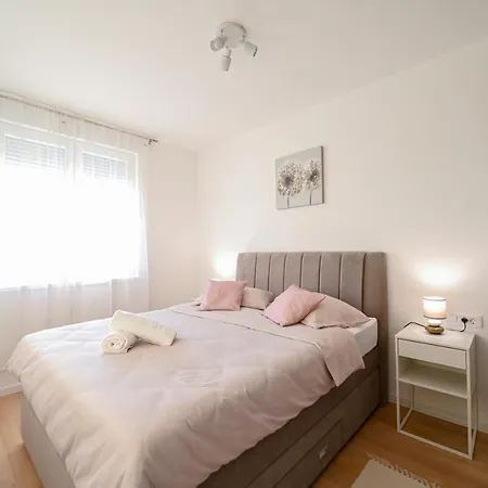 Apartment Lovre - Sea View And Private Parking * Zadar