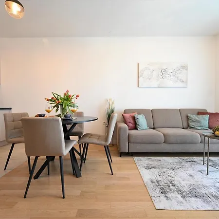 Lovre Apartman *